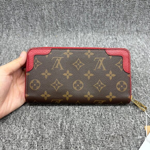 Louis Vuitton Leather Wallet 385-081325 - Picture 2 of 14